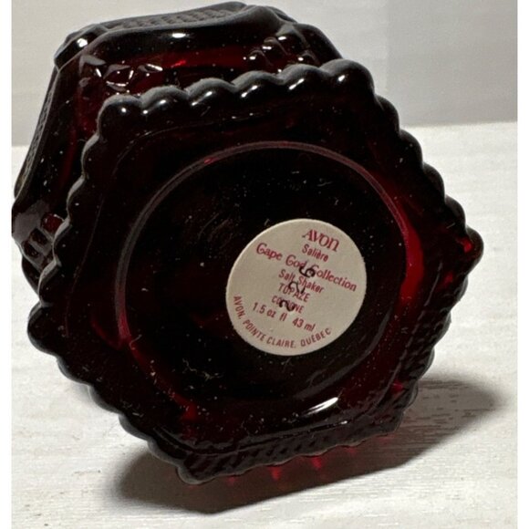 Avon Cape Cod Collection Topaze Salt Shaker Cologne Red Glass Vintage NOS Full - Picture 4 of 7